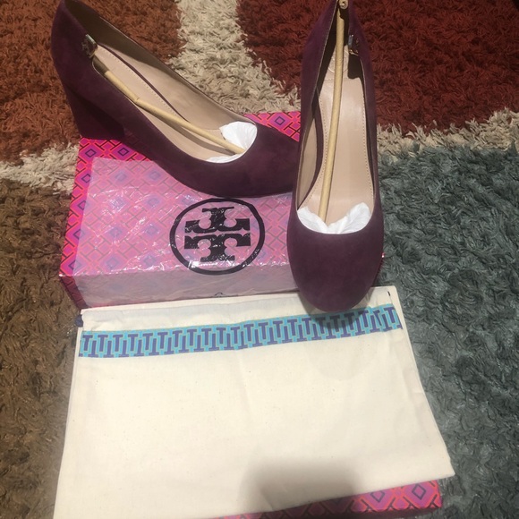 Tory Burch Shoe - Picture 2 of 3
